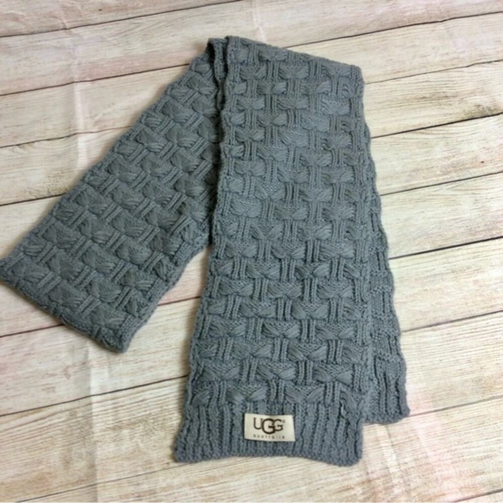 UGG, gray knit scarf